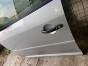 Levé přední dveře VW Touran 1T stříbrné LA7W