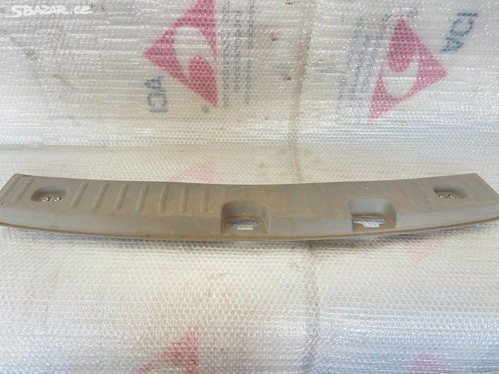 2K0864583M Volkswagen Caddy 04-16 zadní lišta