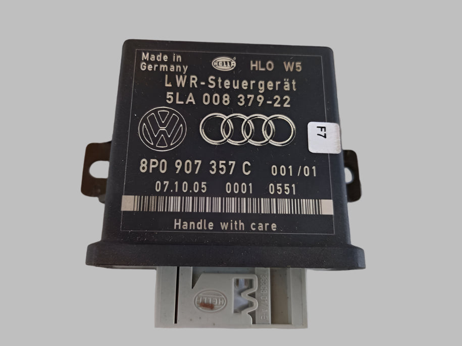 Řídící jednotka sklonu světel Audi 8P0907357C
